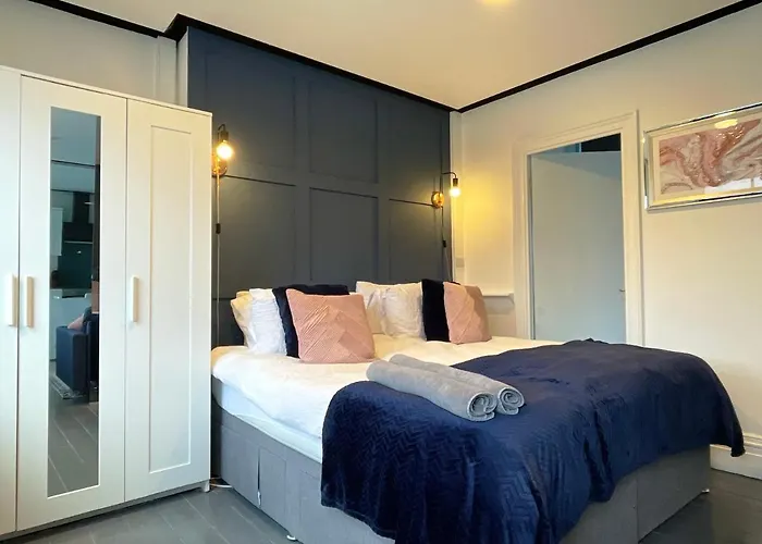 Elegant Apartment In City Center By Hnfc Stays
