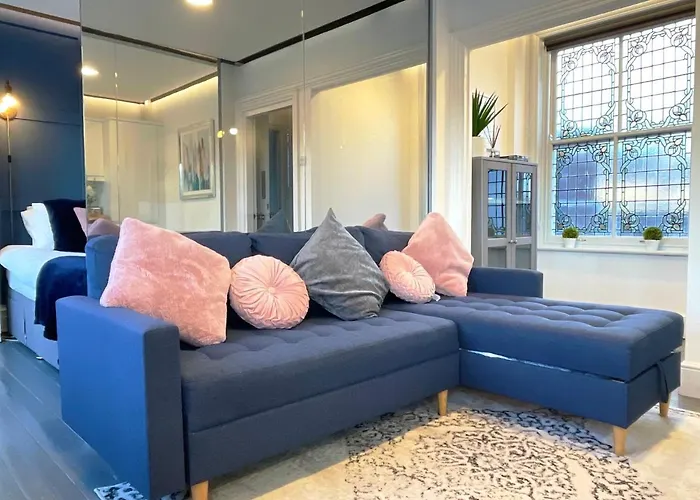 Elegant Apartment In City Center By Hnfc Stays